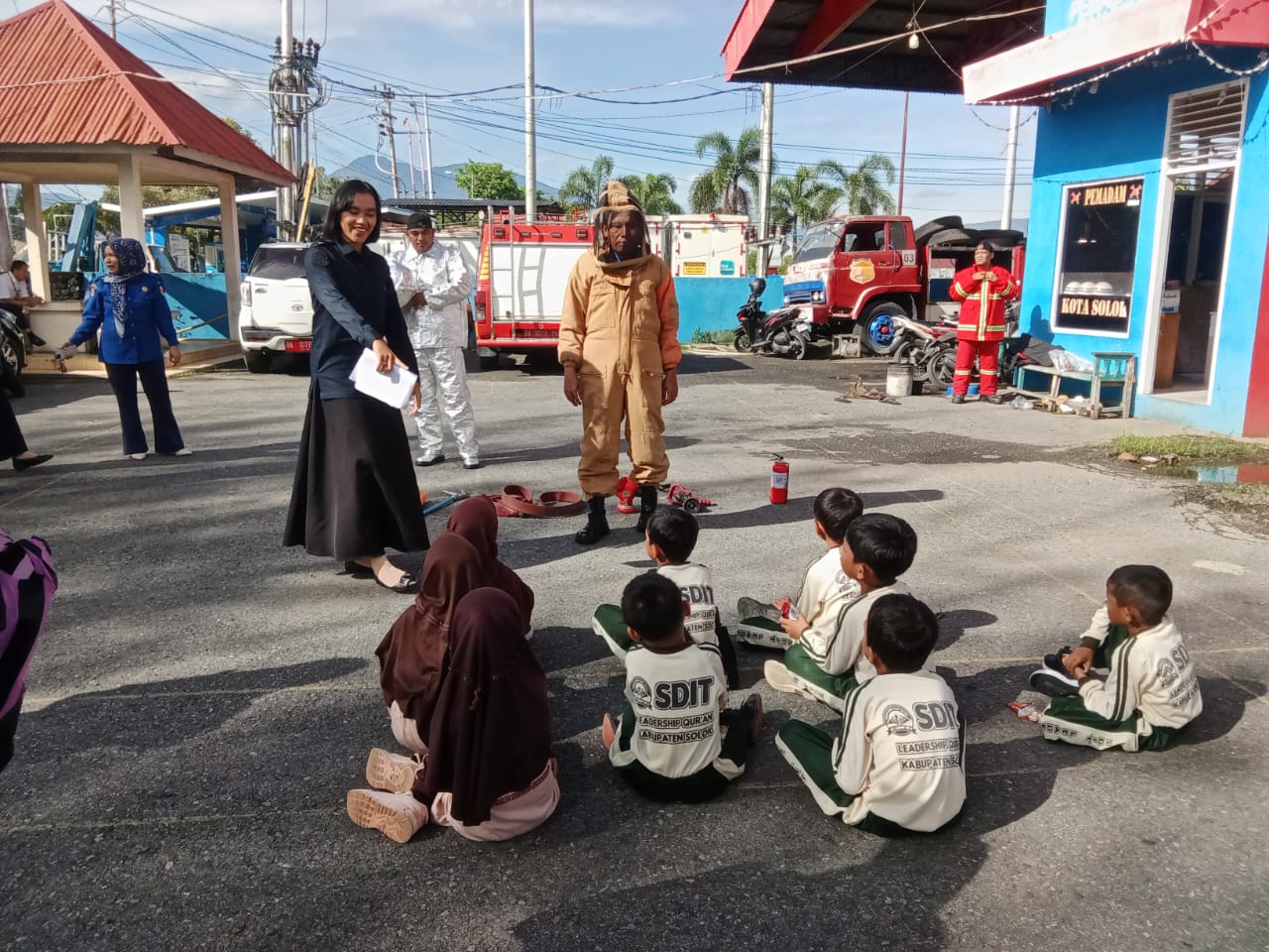Siswa LQ Kunjungan Belajar Ke DAMKAR Kota Solok